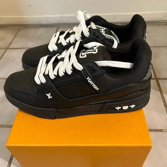 LOUIS VUITTON’S ARCH LIGHT SNEAKER 440N SIZE 10 BLACK, NEVER WORN